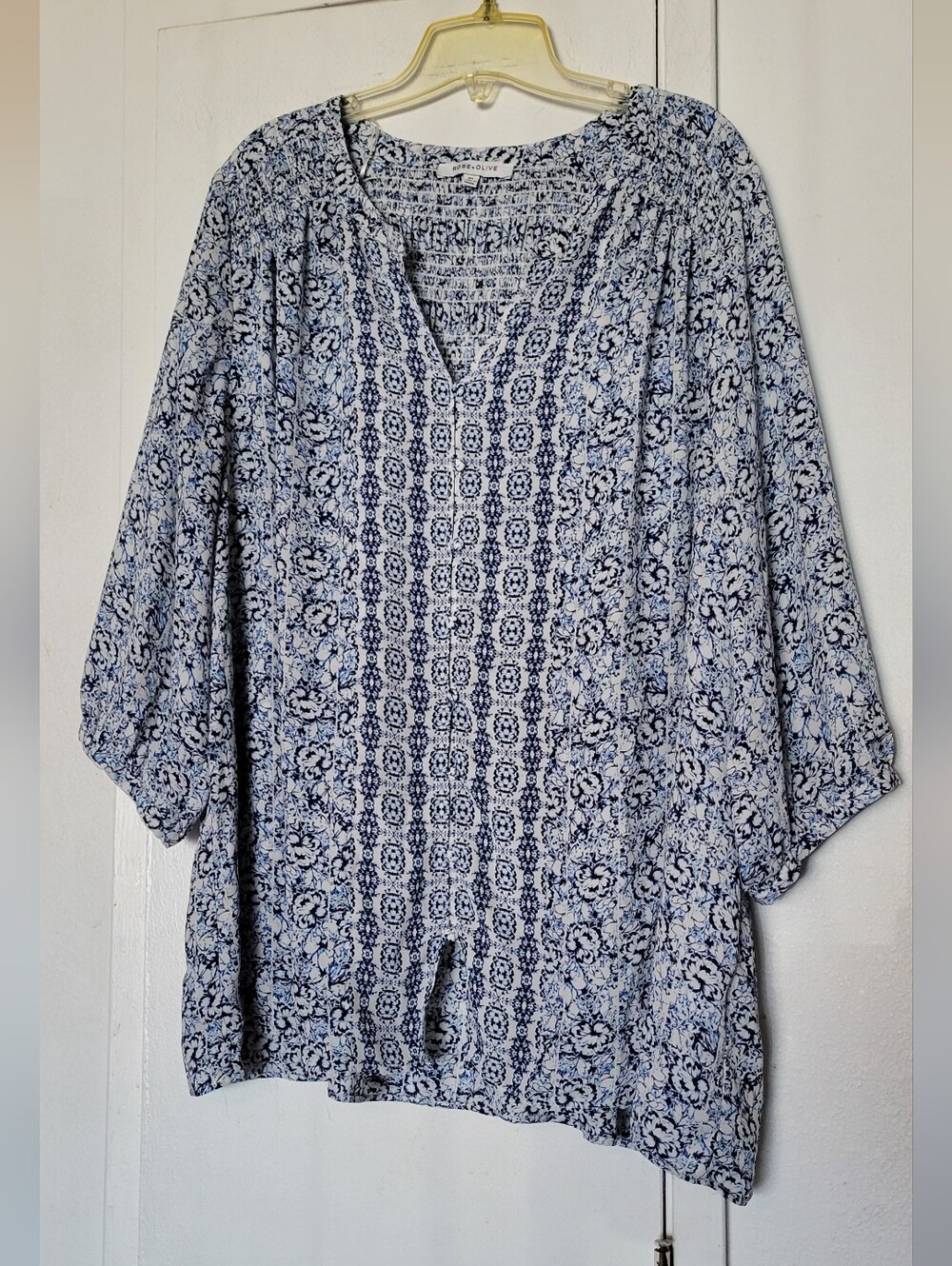 Rose + Olive Smocked Floral Blouse Size 2X Button Up Tunic 3/4 Sleeve Blue